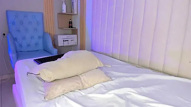 Camila2023_ - playing with a dildo in my pussy
