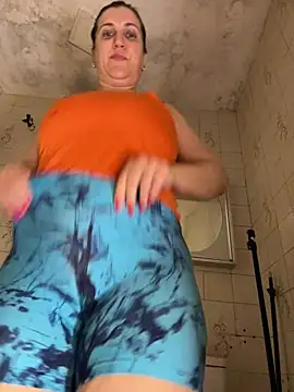 Bia_sexynovaes - Bia senta de 4 no pau e faz squirt 💦