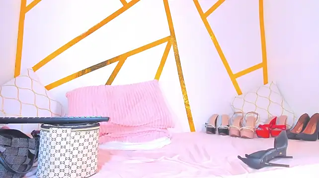 ScarletAbril - SHOW OPEN LEGS