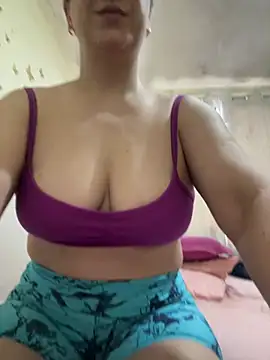Bia_sexynovaes - Bia senta de 4 no pau e faz squirt 💦