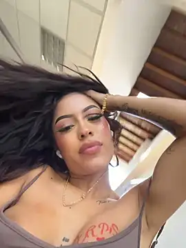 MystiqueXXX - FINGERING MY PUSSY IN PUBLIC! 🥵