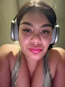 Issane_Peru - Ged naked and you play my pussy