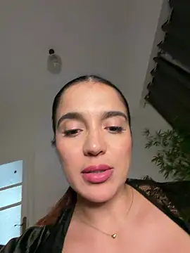 Lara_beker - Show Boobs+ Spit😍