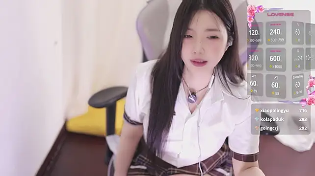 Kitty_baby77 - 完成任务 内裤含嘴里M腿5分钟 最后一个完成任务的控制小粉5分钟