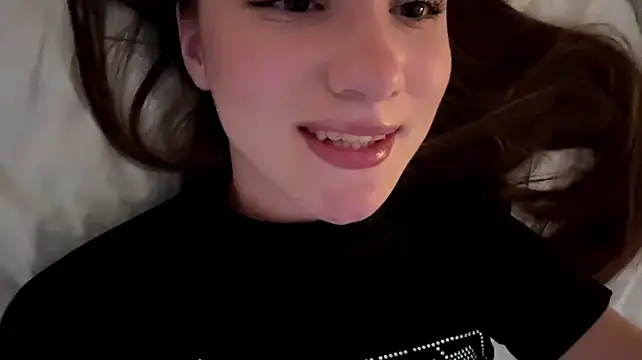 DonetteAlaya - apply cream to my body
