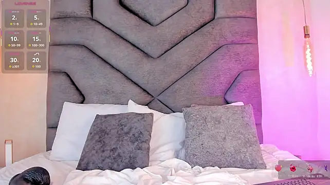 Liinda_Saenz - Shake big Ass + 5 Hard Spank Ass