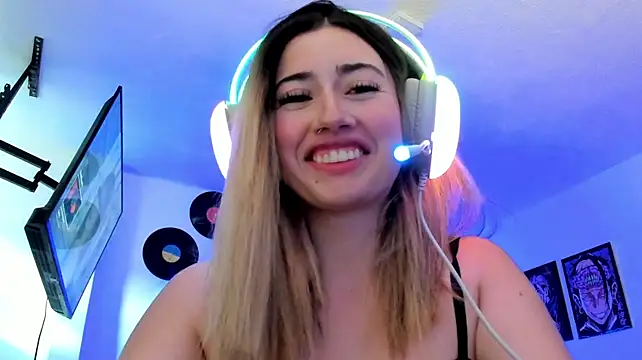 LilyMoon2 - Show tits with oil
