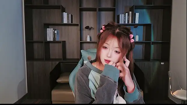 Sisi-Zuri - 😍胸怼脸Chest to face