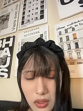 Xiaoxiao1001 - 赤裸上身