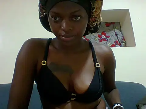 Sexy_Essiie - ;1453 tk massive boobs and ass