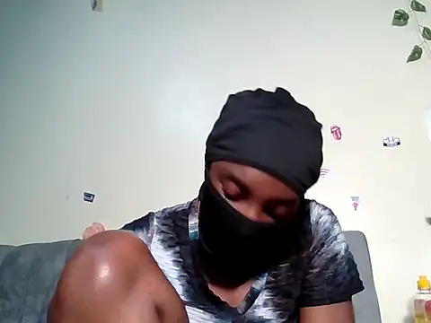 HornyCammy30 - Mountain squirt💦