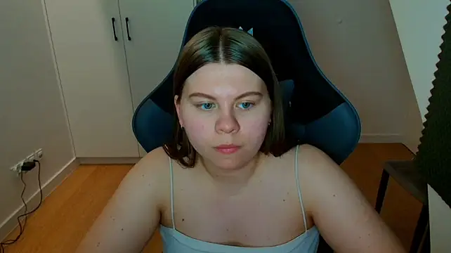 AbbyLuxee - DOGGY+SHAKE ASS🍑😁