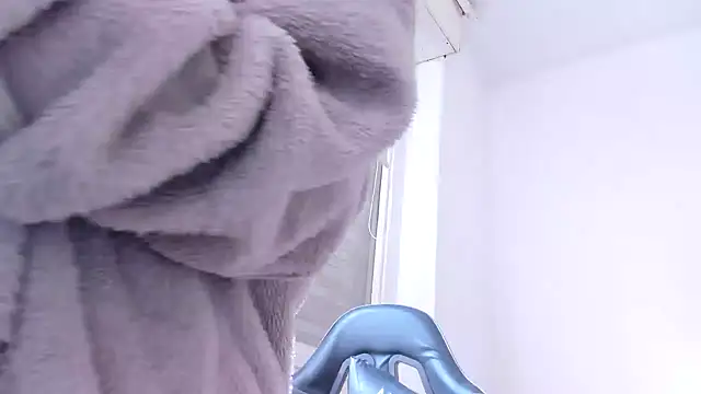 SophieLennox - BOUNCING AND GET OUT TITS