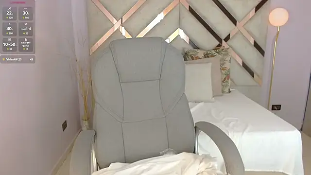 Isabela_hills - mastubate with dildo x 3 minutes