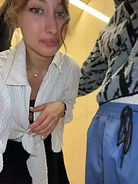 ICrazyOneIRL - 😳WALK IN PUBLIC W BOOB OUT NOW!