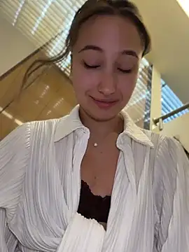 ICrazyOneIRL - 😳WALK IN PUBLIC W BOOB OUT NOW!