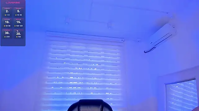 MiaLaurence - Show me your Boobs