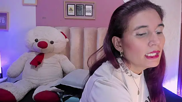 AGATHA_BRUNNETT - shake ass and panty off
