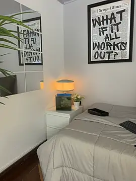 Caroline_dh - show my sweaty feet