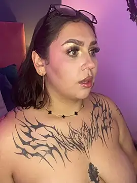 Kiara_Carter - 👅 Wet Lips + Sensual tongue Close-Up