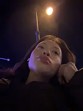 CityLynx - Boobies out and rub clit