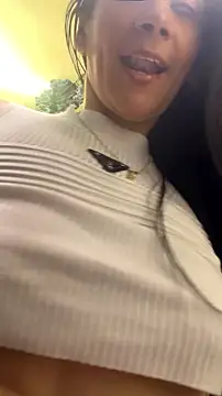 Laia_Hills - Go play my Titis ice