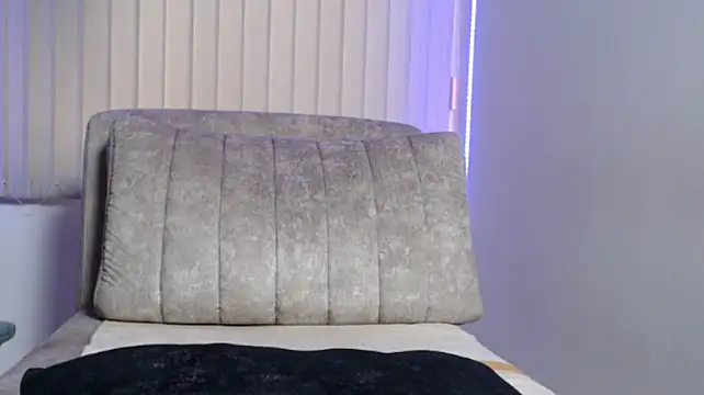 Goddessvenus444 - Tease me with your toes Goddess, please!