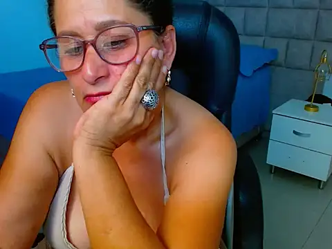 Juanitaaxooxx - show big perfect ass in doggy spank 5