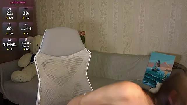 Lunni_03 - close-up of fingers playing in a pussy