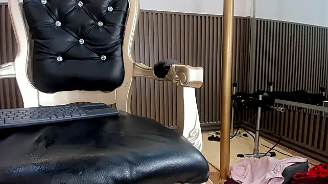 _emily_w - Fuckmachine in pussy