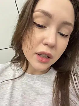 Peachy_Dream - massage my pussy under table !!!