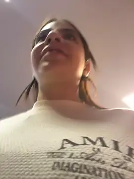 Hannacruzs - Let's play in the gym bathroom and cum