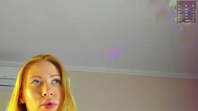 LizaBelle_ - suck finger+eyes contact