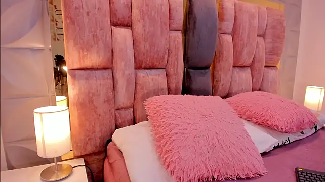 Charlotte_Ice1 - ZOOM OT - OPEN ASS