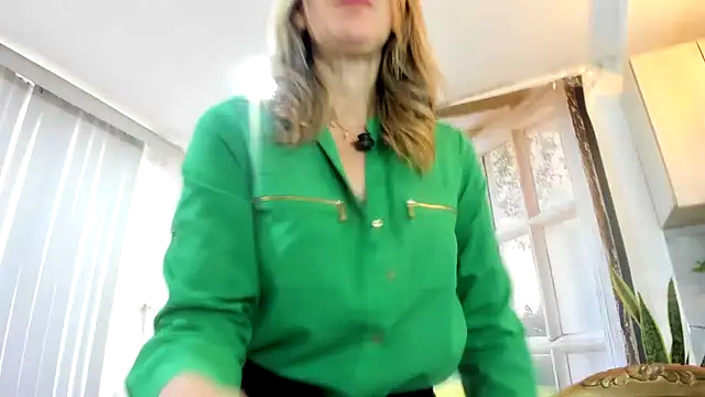 Ashleymilf_1 - WARM ME UP doggy naked