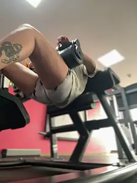 Hannacruzs - Let's play in the gym bathroom and cum