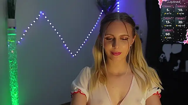 BonnieBluX - Oil my booty😍