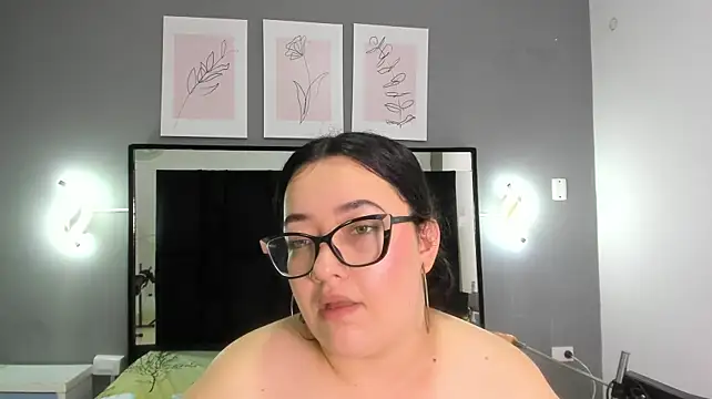 Zoe_curvyy - 3 hard slaps to make it turn red
