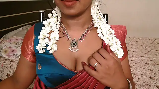 Dhiyapink - nude show