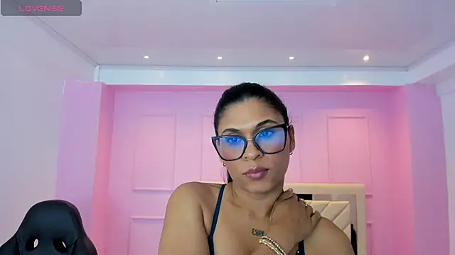 YARA_SHINE2 - PLUG ANAL AND FINGER IN MY PUSSY🍑
