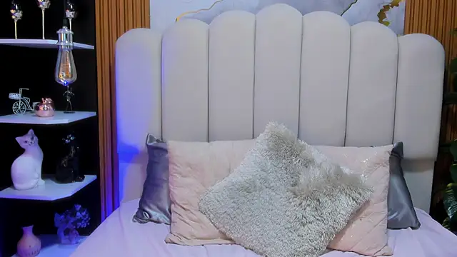 Roxie_frox - spank my assand oil on my tits