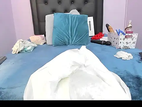 Monalind220 - show squirt in public