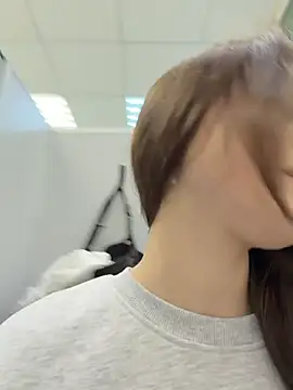 Peachy_Dream - take off my sweater with open door
