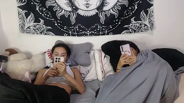 Emily_n_abby - MASTURBATE