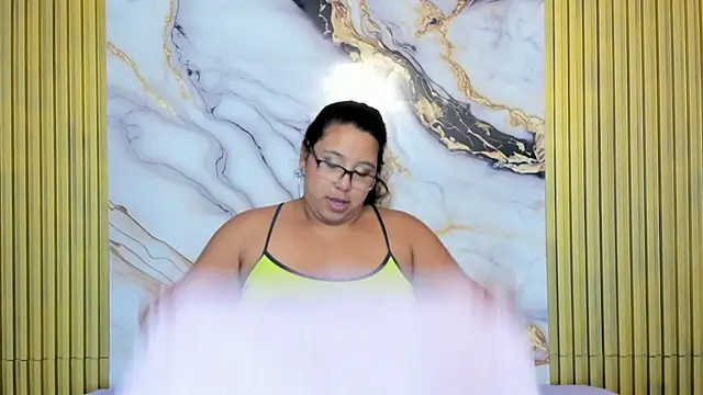 DeepandCurvy - make very happy