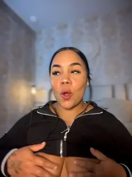 EmilyQueen3x - lick boobs + spank pussy hard🔥