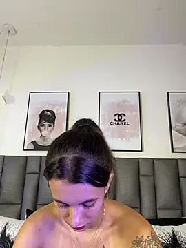 JuliaColemann - Suck a finger 😋