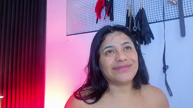 Issafoxx - cover face milk saliva