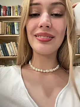 Blonde_exe - go out library+show boobs at uni hall