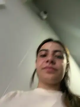 Hannacruzs - Let's play in the gym bathroom and cum